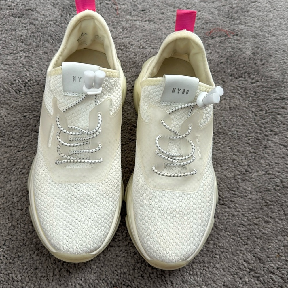 Myles shoe